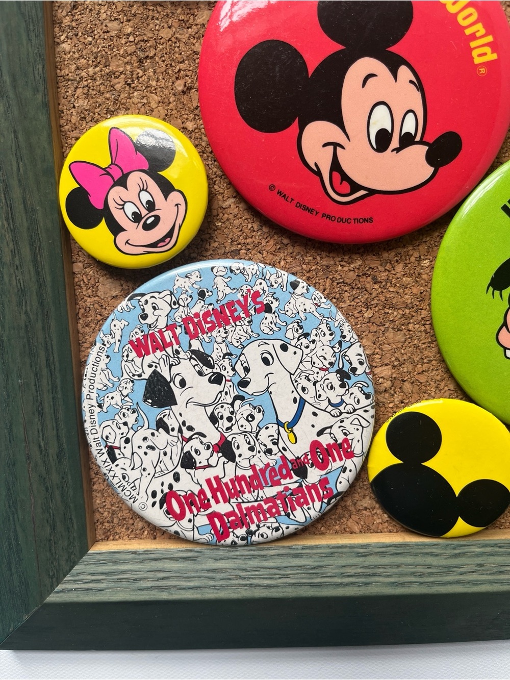 Vintage Pinback Button Lot of 8 Walt Disney World Disneyland w Bulletin Board - Picture 7 of 16